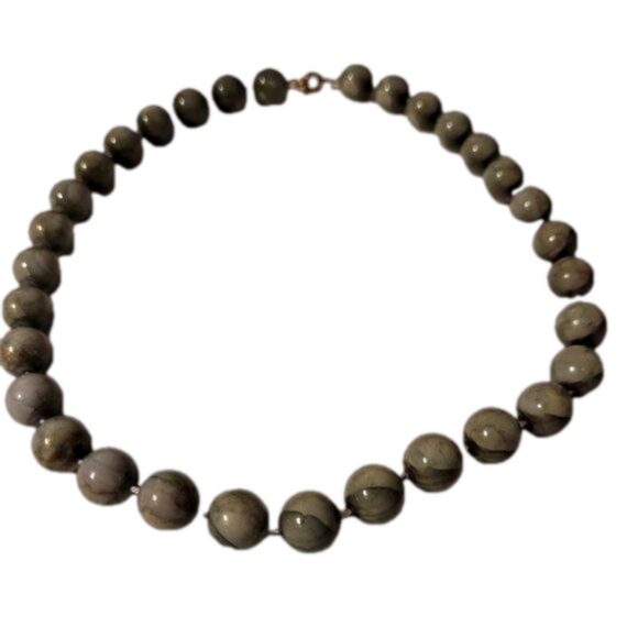 Vintage Fun & Funky Green Bead Necklace - Picture 1 of 3